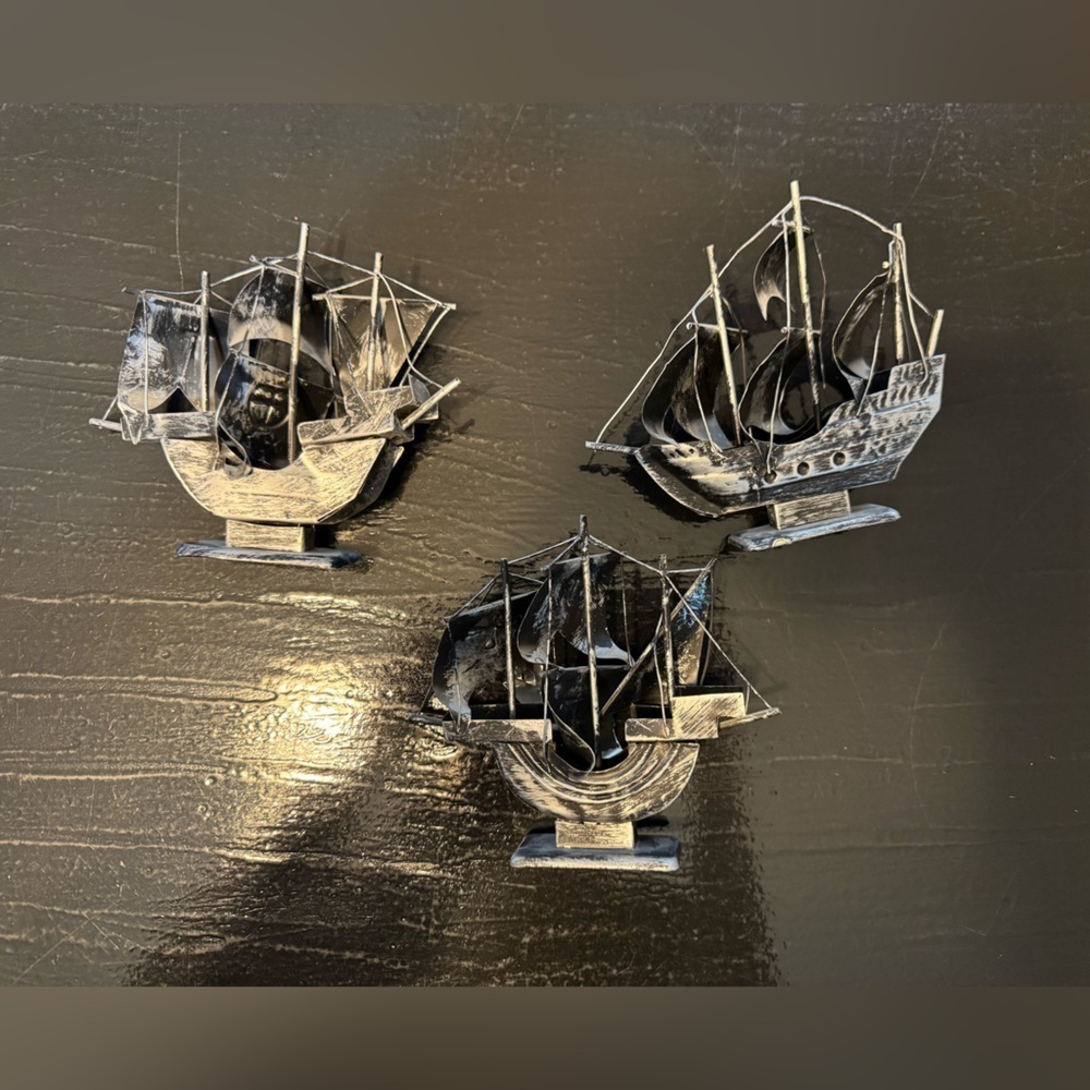 Vintage Trio Small Metal Ships Sculpture, "Nina” “Pinta" and the Santa Maria” - Picture 3 of 6